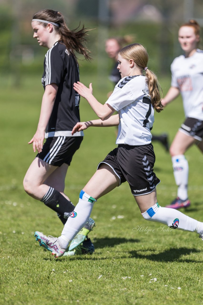 Bild 160 - F SV Henstedt Ulzburg - SV Fortuna Boesdorf : Ergebnis: 3:1